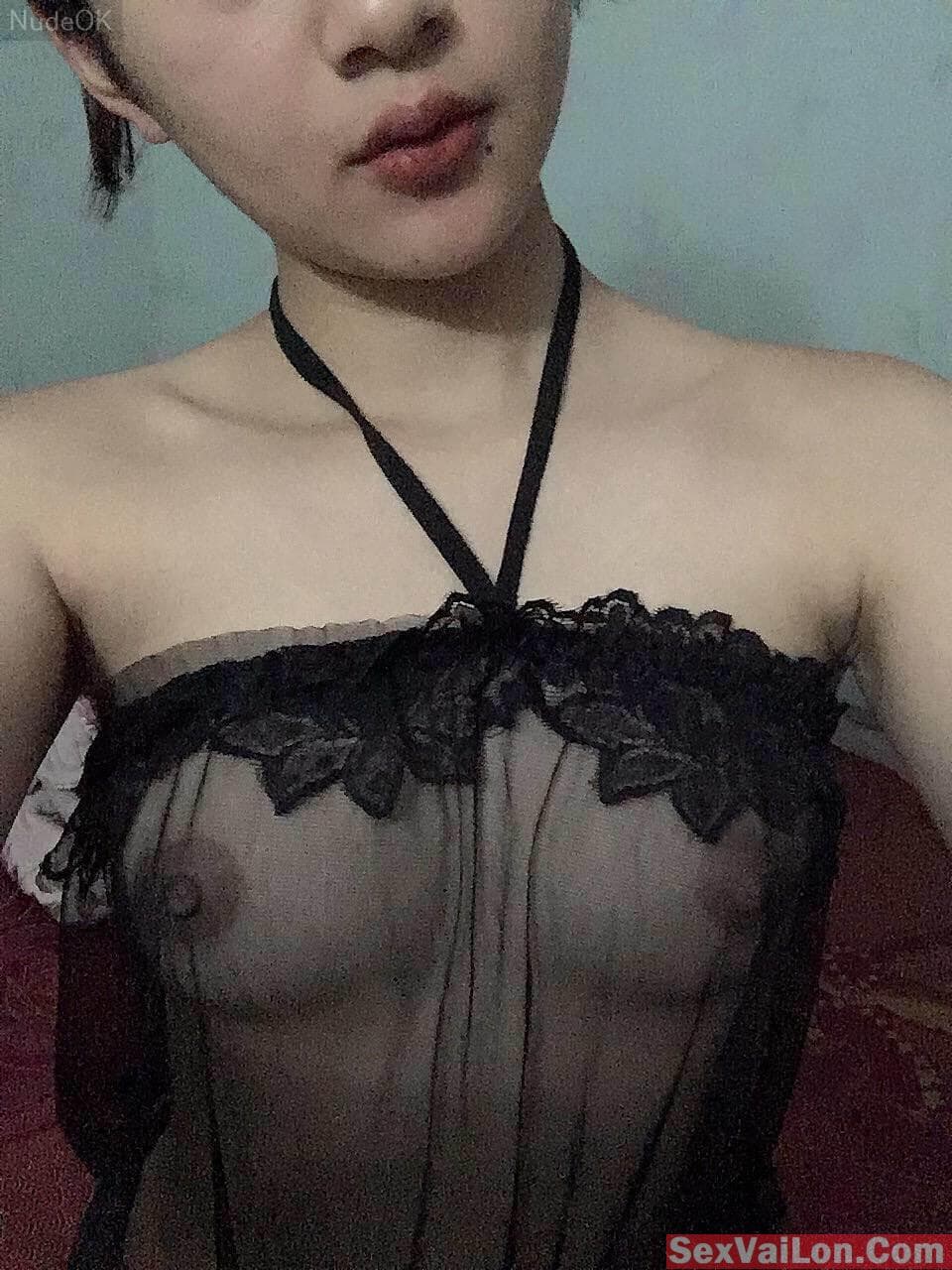 Piercing nightgown for people with bears