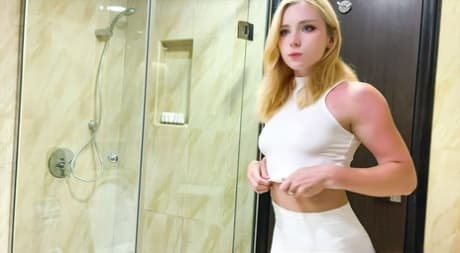 Curvy blonde Sweetie Fox shows her yummy pussy while having anal sex