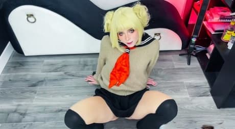 Sweet teen pornstar Sweetie Fox plays with a toy and tastes a dick