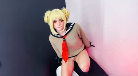 Sweet teen pornstar Sweetie Fox plays with a toy and tastes a dick