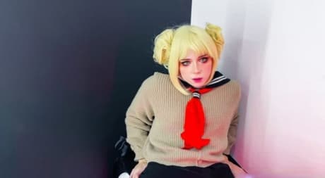 Sweet teen pornstar Sweetie Fox plays with a toy and tastes a dick