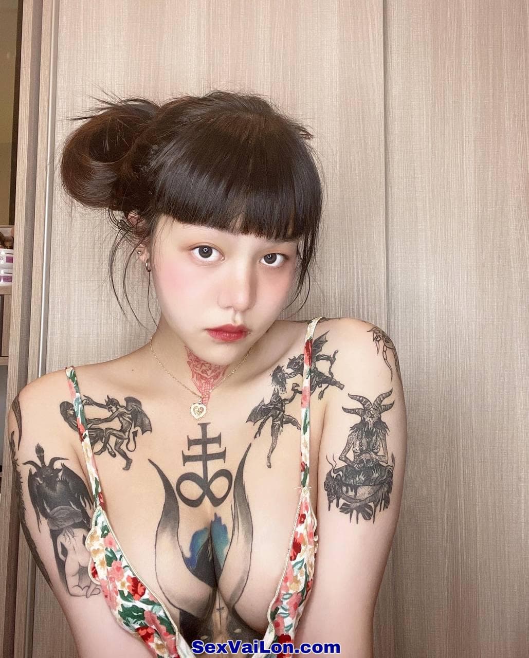 Sex ITSMUKKKKK only - Hot girl tattooed