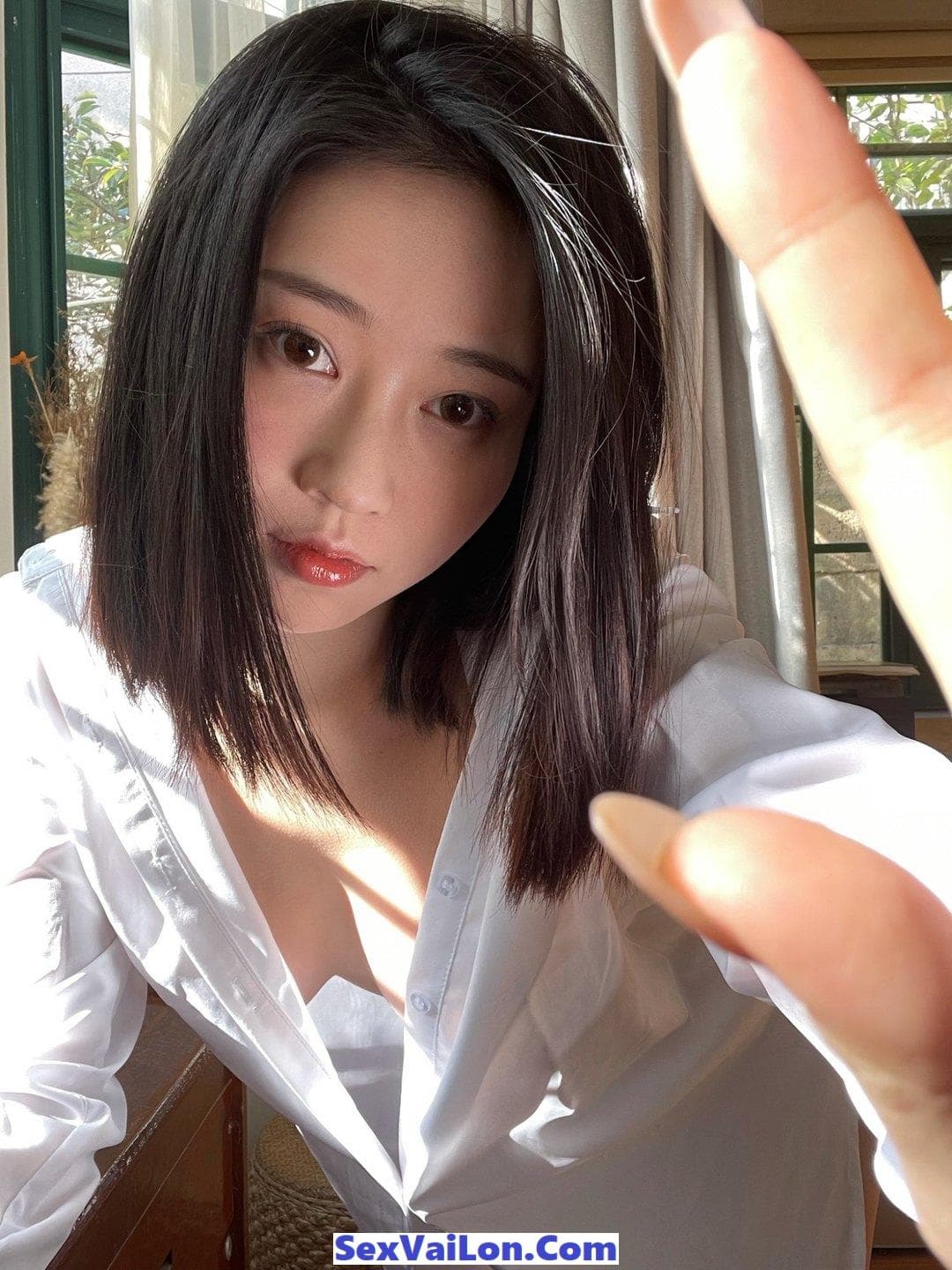Sex photo of the damaged lady showing off