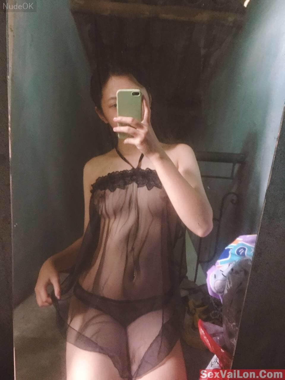 Piercing nightgown for people with bears